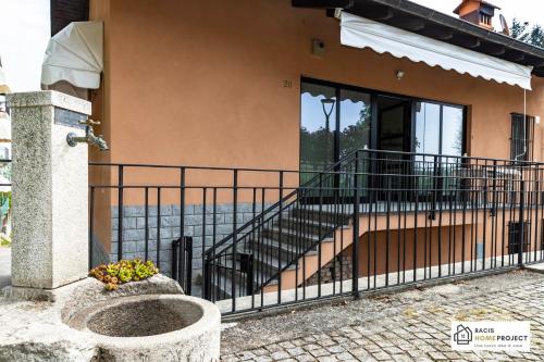 Ulaz, Casa Valentino - Appartamento con vista in Madonna Del Sasso Ulaz, Casa Valentino - Appartamento con vista in Madonna Del Sasso