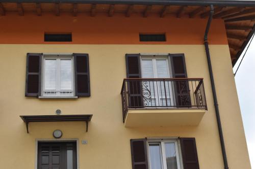 Terrazzo/balcone, La Cà del Marengù (La Ca del Marengu) in San Giovanni Bianco Terrazzo/balcone, La Cà del Marengù (La Ca del Marengu) in San Giovanni Bianco