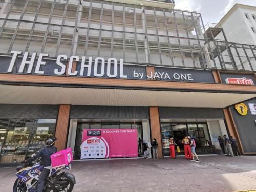 Comfy Homes Unit PacificTowers Wifi Parking Netflix Opp Jaya 1 near Civil Service KGPA Golf Club Comfy Homes Unit PacificTowers Wifi Parking Netflix Opp Jaya 1 near Civil Service KGPA Golf Club