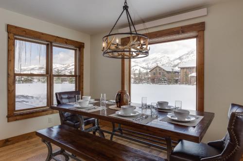 Alpine Airspace by KABINO Airpark Foosball Garage Satellite in 傑克遜洞穴 (WY) Alpine Airspace by KABINO Airpark Foosball Garage Satellite in 傑克遜洞穴 (WY)