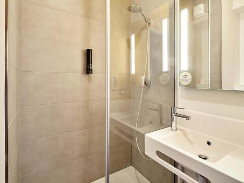 Bathroom, B&B HOTEL Argenteuil in Argenteuil Bathroom, B&B HOTEL Argenteuil in Argenteuil