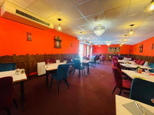 Restaurant, Hotel Le Saint Aubin in Gournay-En-Bray Restaurant, Hotel Le Saint Aubin in Gournay-En-Bray