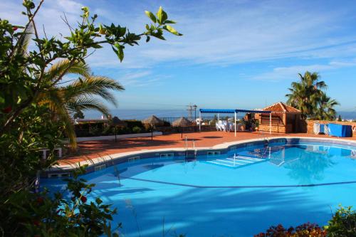Apartamentos El Capistrano Nerja Guy P. Way