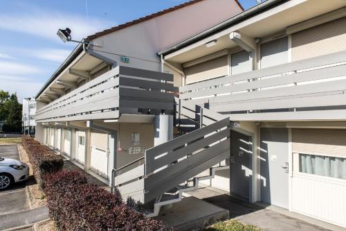 Exterior view, Campanile Cergy Saint Christophe Osny Hotel near Pontoise Airport Exterior view, Campanile Cergy Saint Christophe Osny Hotel near Pontoise Airport