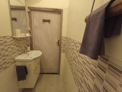 Bathroom, Cascina Marasca Appartamento Viola in Urbe Bathroom, Cascina Marasca Appartamento Viola in Urbe