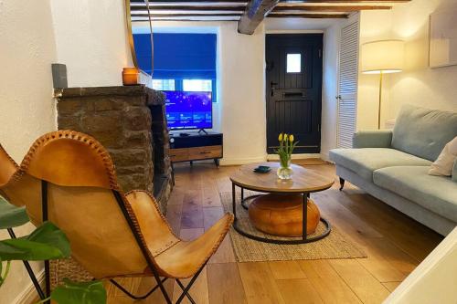 1750's cottage with open fire and beams in Upholland 1750's cottage with open fire and beams in Upholland