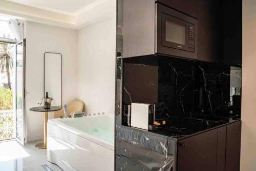 Suite luxe jacuzzi in Le Suquet Old Town Suite luxe jacuzzi in Le Suquet Old Town
