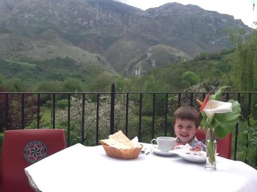 This photo about Hotel Alto de las Estazadas shared on HyHotel.com
