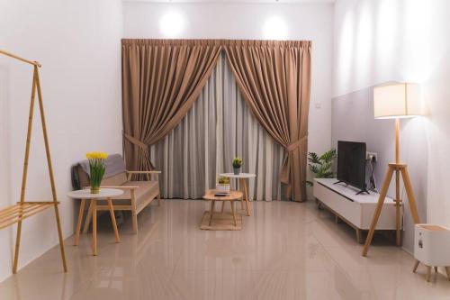 Hillside & fantastic Pool @ The Cove Hillside Residence near Kolej Matrikulasi Perak Hillside & fantastic Pool @ The Cove Hillside Residence near Kolej Matrikulasi Perak