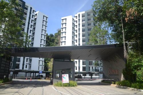 Hillside & fantastic Pool @ The Cove Hillside Residence near Kolej Matrikulasi Perak Hillside & fantastic Pool @ The Cove Hillside Residence near Kolej Matrikulasi Perak