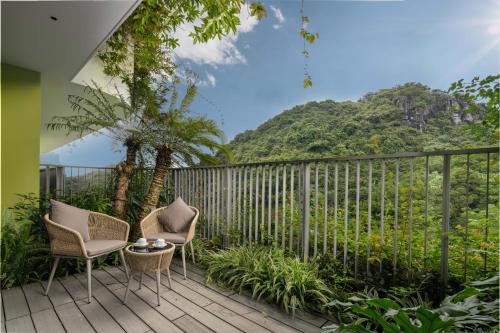 balkon/taras, Flamingo Resort Cat Ba in Wyspa Cat Ba balkon/taras, Flamingo Resort Cat Ba in Wyspa Cat Ba