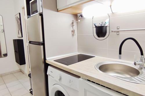 RAVAS Studio climatise terrasse proche commerces in Alco RAVAS Studio climatise terrasse proche commerces in Alco