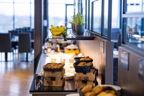อาหารและเครื่องดื่ม, โรงแรมเฟียร์ ยาเรสไซเทิน ลูเบค (Hotel Vier Jahreszeiten Lubeck) in ลูเบค อาหารและเครื่องดื่ม, โรงแรมเฟียร์ ยาเรสไซเทิน ลูเบค (Hotel Vier Jahreszeiten Lubeck) in ลูเบค