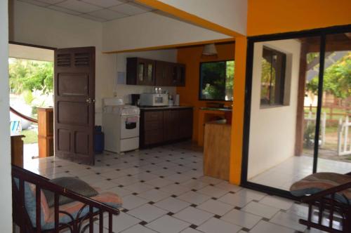kuchnia, MALIBU HOUSE in Barra De Santiago kuchnia, MALIBU HOUSE in Barra De Santiago