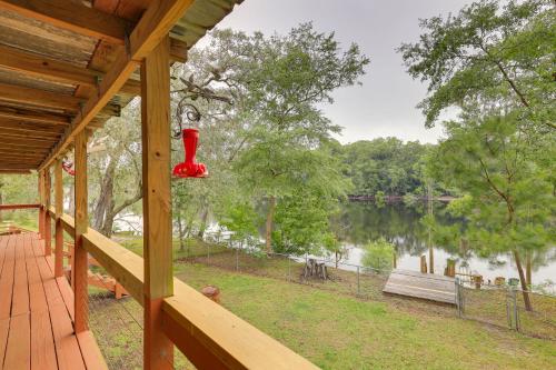 Charming Abode with Dock on the Suwannee River in Bell (FL) Charming Abode with Dock on the Suwannee River in Bell (FL)