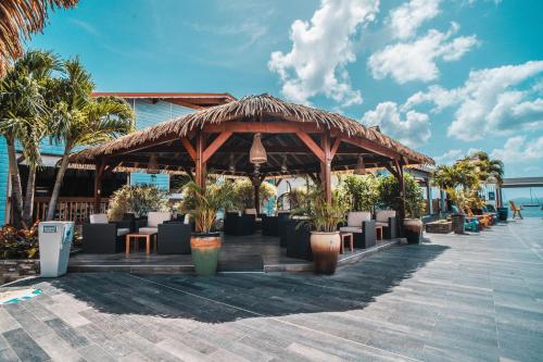 Балкон/терраса, Hotel Bambou & Spa in Ле Труа-Иле Балкон/терраса, Hotel Bambou & Spa in Ле Труа-Иле