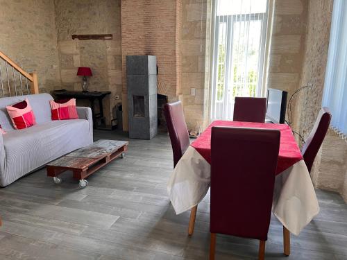 Le Loft Ancien Haras de la Tour in La Reole Le Loft Ancien Haras de la Tour in La Reole