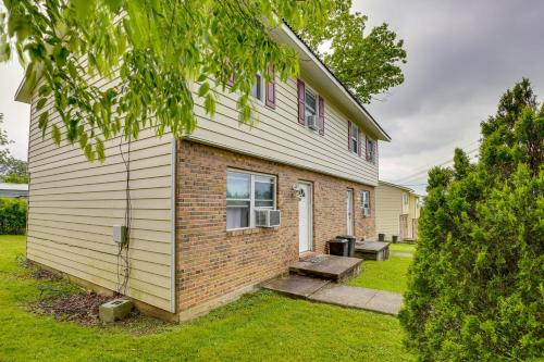 West Virginia Townhome about 6 Mi to Fayetteville! in Oak Hill (WV) West Virginia Townhome about 6 Mi to Fayetteville! in Oak Hill (WV)