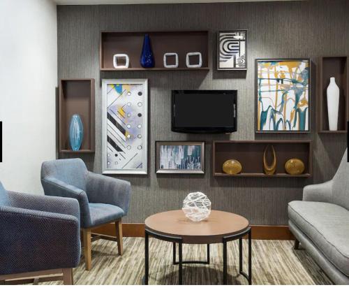gedeelde lounge/tv-ruimte, Hyatt Place Boston Medford in Medford gedeelde lounge/tv-ruimte, Hyatt Place Boston Medford in Medford