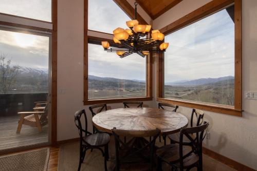 Alpine Recharge by KABINO Huge Views Hot tub Garage PS3 WiFi Loft in 傑克遜洞穴 (WY) Alpine Recharge by KABINO Huge Views Hot tub Garage PS3 WiFi Loft in 傑克遜洞穴 (WY)