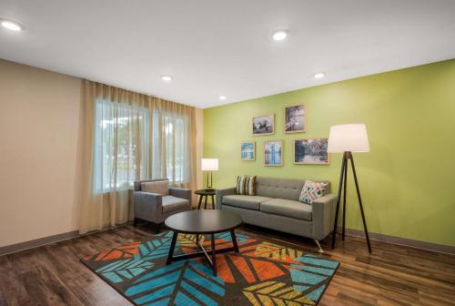 Lobby, WoodSpring Suites Inverness in Inverness (FL) Lobby, WoodSpring Suites Inverness in Inverness (FL)