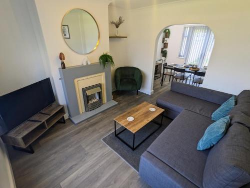 No 51 - Spacious 3 Bed Home - Free Parking - Wi-Fi - Contractors in Croxteth No 51 - Spacious 3 Bed Home - Free Parking - Wi-Fi - Contractors in Croxteth