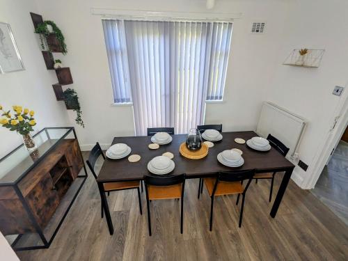 Facilities, No 51 - Spacious 3 Bed Home - Free Parking - Wi-Fi - Contractors in Croxteth Facilities, No 51 - Spacious 3 Bed Home - Free Parking - Wi-Fi - Contractors in Croxteth