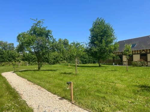 Garden, Le Gite du Verger au cœur des boucles de Seine in Le Mesnil-sous-Jumieges Garden, Le Gite du Verger au cœur des boucles de Seine in Le Mesnil-sous-Jumieges
