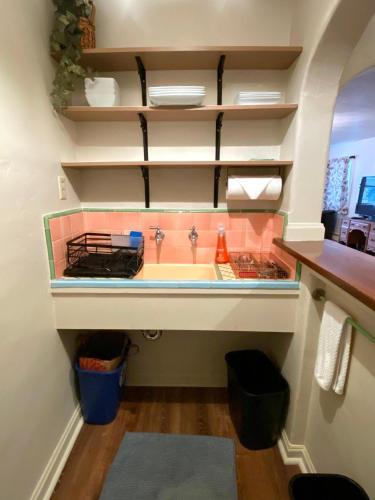 Spacious Private Suite Parksboatinggolf near 16 Avenue Tiled Steps Spacious Private Suite Parksboatinggolf near 16 Avenue Tiled Steps