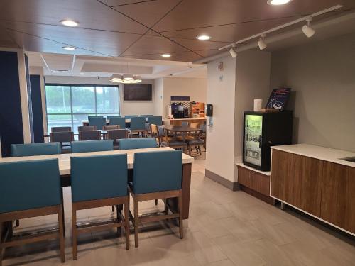 Food and beverages, Holiday Inn Express Fort Lauderdale North - Executive Airport in Lauderdale Lakes Food and beverages, Holiday Inn Express Fort Lauderdale North - Executive Airport in Lauderdale Lakes