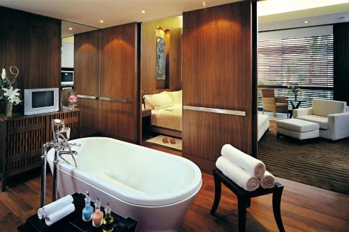 חדר אמבטיה, ITC Sonar, a Luxury Collection Hotel, Kolkata in Kolkata חדר אמבטיה, ITC Sonar, a Luxury Collection Hotel, Kolkata in Kolkata