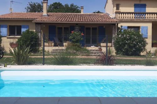 Villa provencale climatisee, jardin et piscine. in Bourdic Villa provencale climatisee, jardin et piscine. in Bourdic
