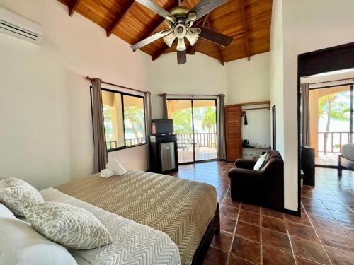 The Backyard Beachfront Hotel in ชายหาดเอร์โมซา The Backyard Beachfront Hotel in ชายหาดเอร์โมซา