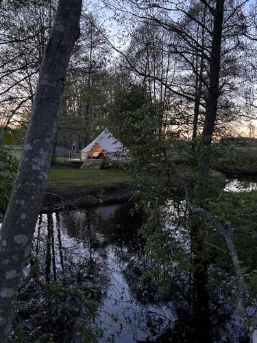Glampingtalt, privat omrade, 3 mil utanfor Orebro in Fjugesta Glampingtalt, privat omrade, 3 mil utanfor Orebro in Fjugesta
