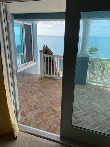 Beautiful Water Front Property - Snorkel, Fish, or RELAX in the BEST LOCATION! in Bermuda Beautiful Water Front Property - Snorkel, Fish, or RELAX in the BEST LOCATION! in Bermuda