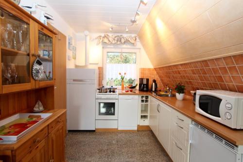 مطبخ, Finnhütte Nr.42 auf Mönchgut (Finnhutte Nr.42 auf Monchgut) in Gager / Rugen مطبخ, Finnhütte Nr.42 auf Mönchgut (Finnhutte Nr.42 auf Monchgut) in Gager / Rugen