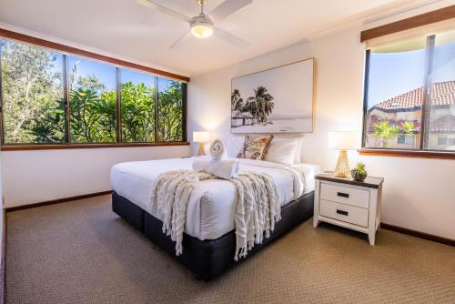 Coastal SOL -Right on Clarkes Beach!