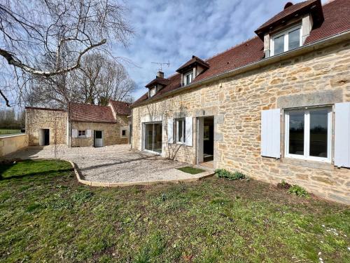 A szálláshely kívülről, "Villa du Circuit" avec Piscine, 4 Chambres, 4 SDB, a 8 min du circuit, parking et portail electriqu in Mars Sur Allier A szálláshely kívülről, "Villa du Circuit" avec Piscine, 4 Chambres, 4 SDB, a 8 min du circuit, parking et portail electriqu in Mars Sur Allier