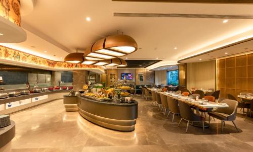 Restaurant, Express Inn The Business Luxury Hotel in Nashik Restaurant, Express Inn The Business Luxury Hotel in Nashik
