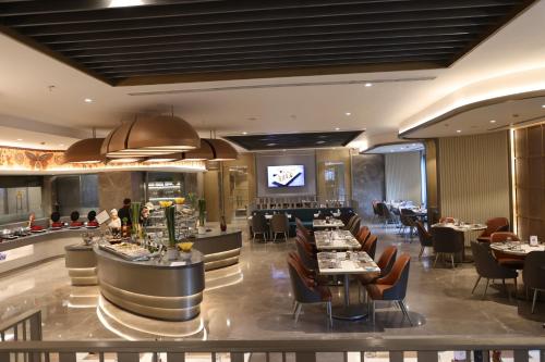 Restaurant, Express Inn The Business Luxury Hotel in Nashik Restaurant, Express Inn The Business Luxury Hotel in Nashik