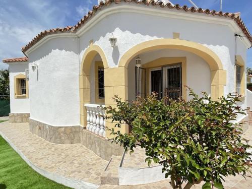 Villa Bassetes By El Conserje in Les Marines Beach Villa Bassetes By El Conserje in Les Marines Beach