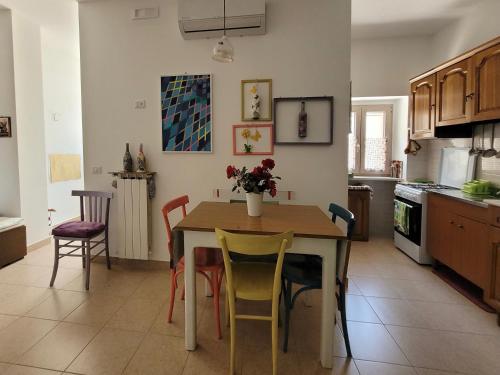 Kitchen, Comfort e parcheggio a Tricarico, nel cuore della Basilicata, Io Sono Qui in Tricarico Kitchen, Comfort e parcheggio a Tricarico, nel cuore della Basilicata, Io Sono Qui in Tricarico