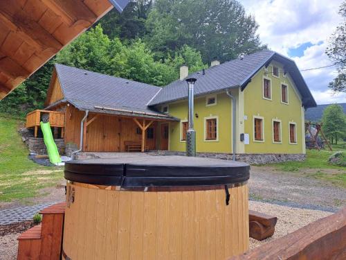 Chalupa pod Kralickým Sněžníkem (Chalupa pod Kralickym Sneznikem) in Stare Mesto Pod Sneznikem Chalupa pod Kralickým Sněžníkem (Chalupa pod Kralickym Sneznikem) in Stare Mesto Pod Sneznikem