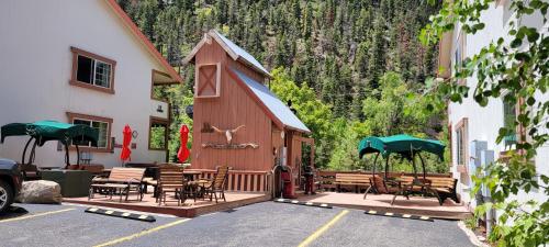 Exterior view, Hot Springs Inn in Ouray (CO) Exterior view, Hot Springs Inn in Ouray (CO)