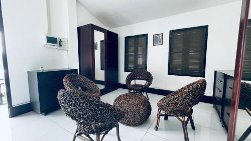 Exterior view, Meet Sunset Hostel Luang Prabang in Nam Khan River Exterior view, Meet Sunset Hostel Luang Prabang in Nam Khan River