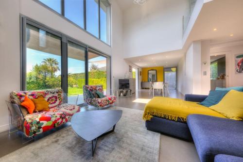 Villa Contemporaine à Carros les plans (Villa Contemporaine a Carros les plans) in 卡爾羅 Villa Contemporaine à Carros les plans (Villa Contemporaine a Carros les plans) in 卡爾羅