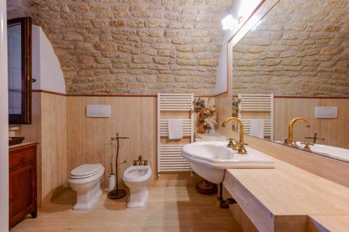 Bathroom, tHE Italian Dream Villa - Pool, Spa & Wine in Campli Bathroom, tHE Italian Dream Villa - Pool, Spa & Wine in Campli