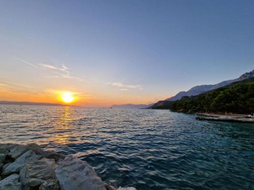 Luxury Studio Apartment 2 night minimum stay until June 31st!!