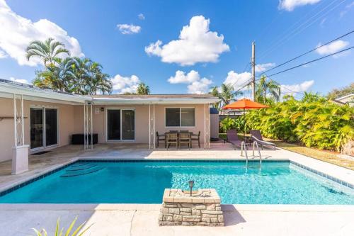 수영장, Tropic Home 3 Bedrooms with Pool & Relax Backyard in 에메랄드 힐스 수영장, Tropic Home 3 Bedrooms with Pool & Relax Backyard in 에메랄드 힐스