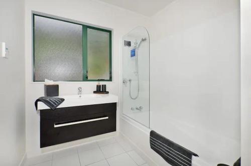 Peaceful and close to town in Avenues Peaceful and close to town in Avenues